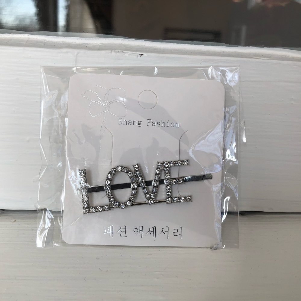 * 3/$10 * LOVE barrette